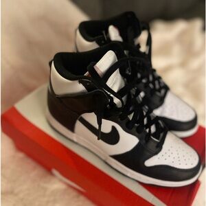 Nike women’s dunk high top shoes ***brand new*** size 9 1/2